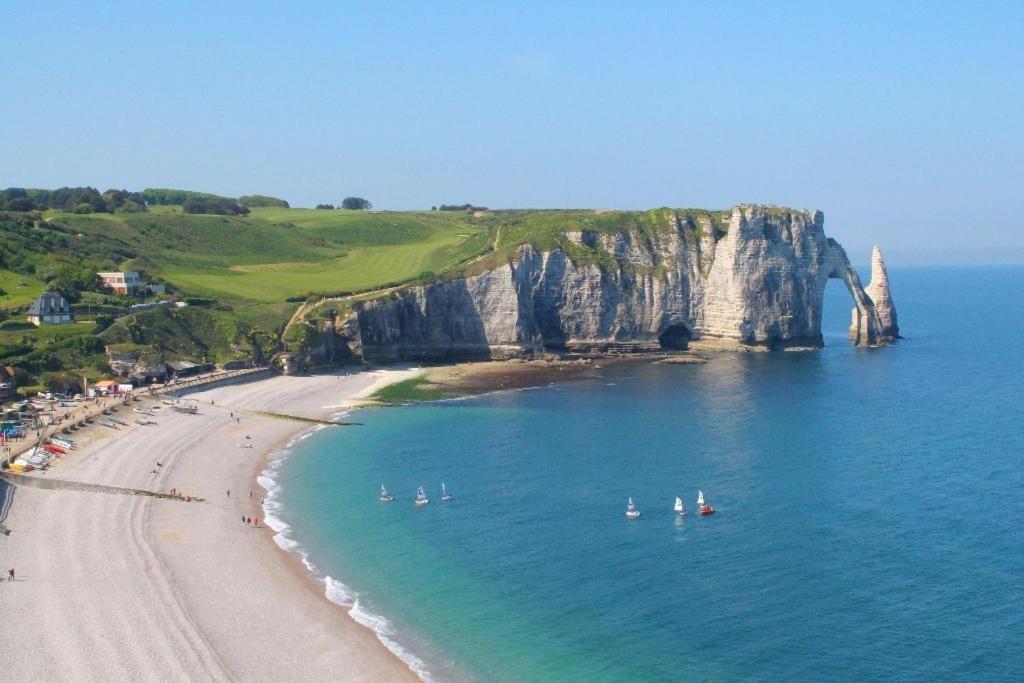 Camping Les Falaises De Toussaint Bagian luar foto