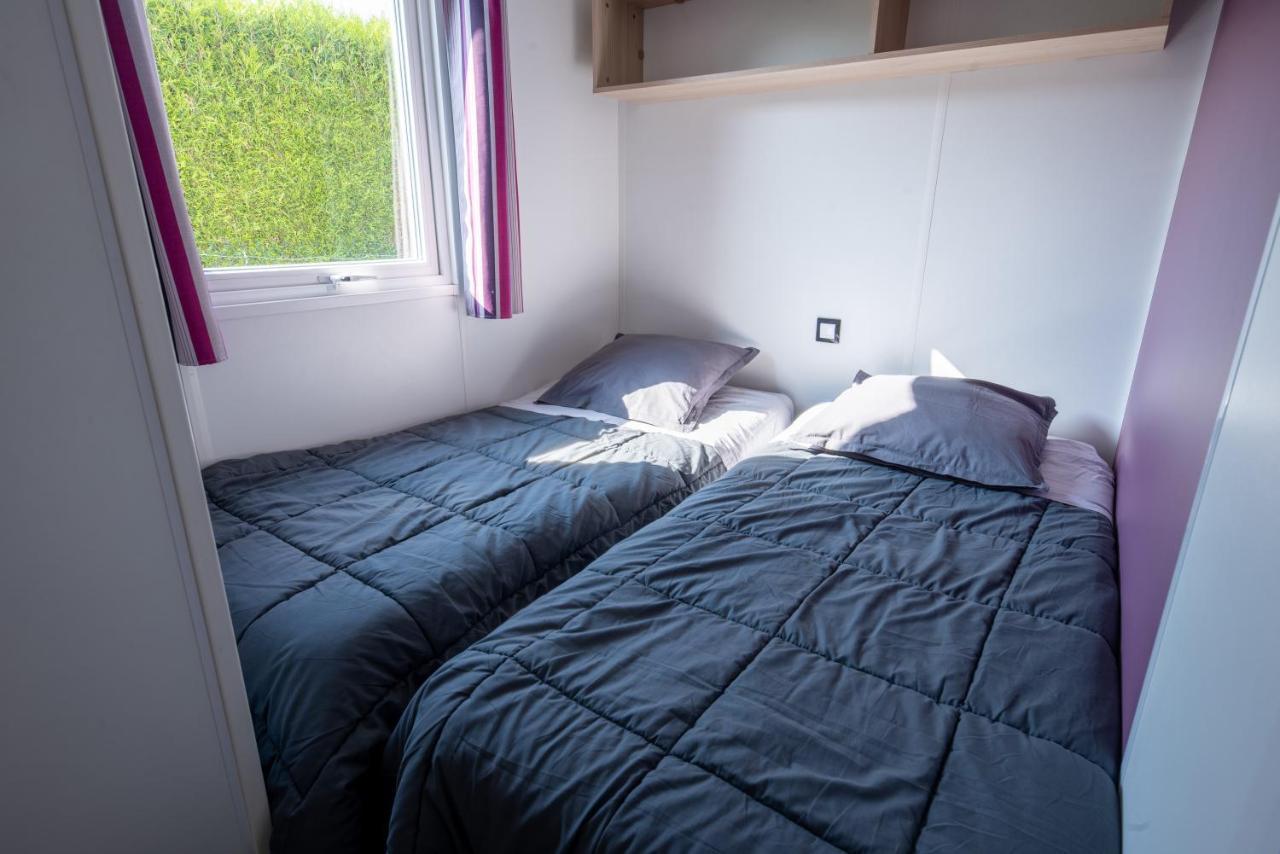 Camping Les Falaises De Toussaint Bagian luar foto