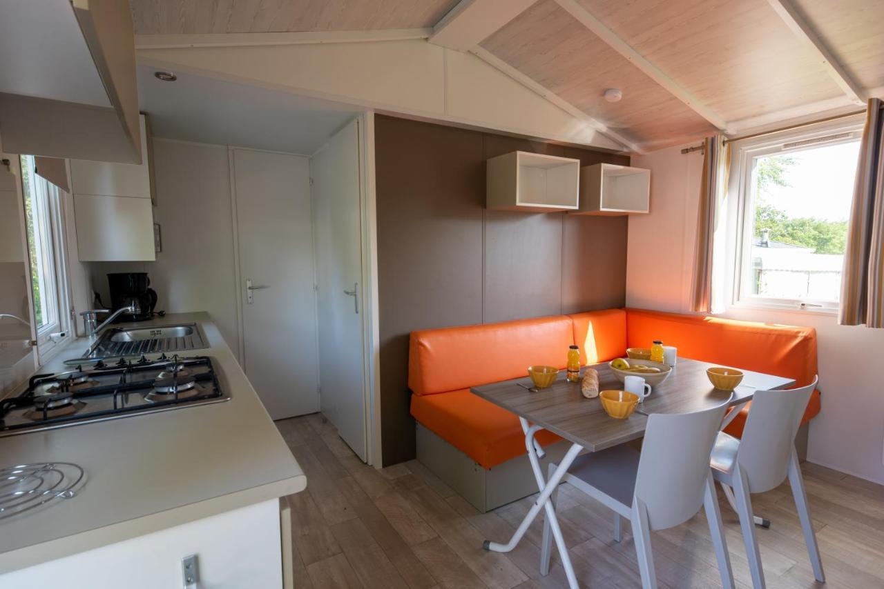 Camping Les Falaises De Toussaint Bagian luar foto