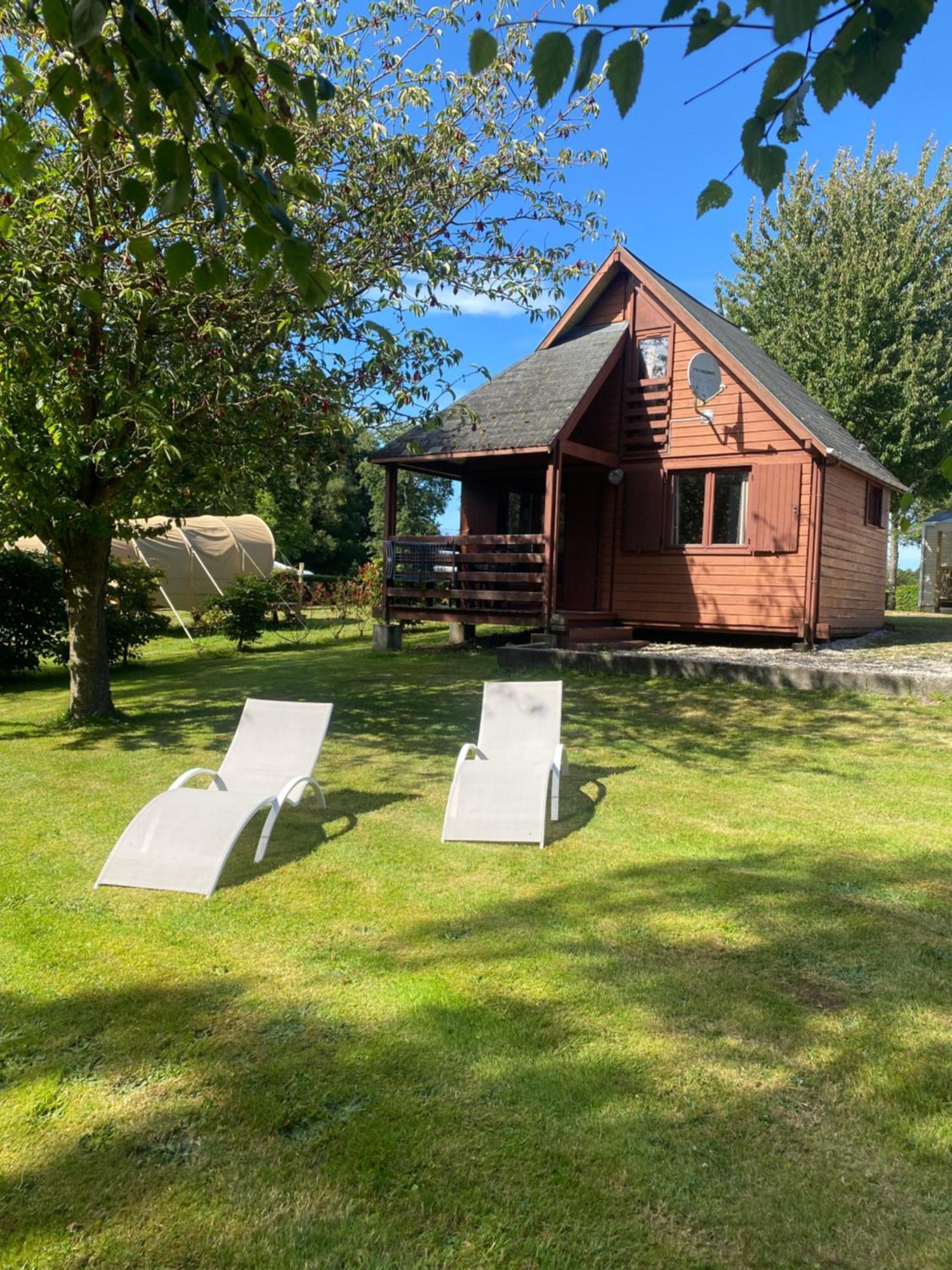 Camping Les Falaises De Toussaint Bagian luar foto